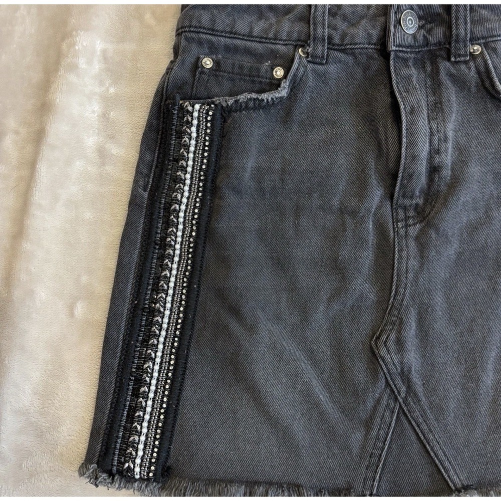 FREE PEOPLE Washed Black Denim‎ Mini Skirt 0 Studded Side Detail Raw Hem Grunge